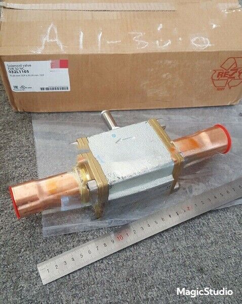 Danfoss EVR32 Solenoid Valve with Manual Operation 032L1105 1-3/8in - Image 3